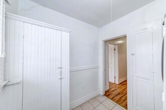 1308 S Van Ness Ave, Unit 1308 in Los Angeles, CA - Foto de edificio - Building Photo