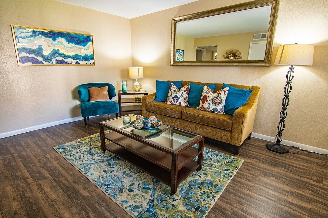 15100 Golden Eagle Dr in Humble, TX - Foto de edificio