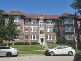 5795 Pershing Ave in St. Louis, MO - Building Photo