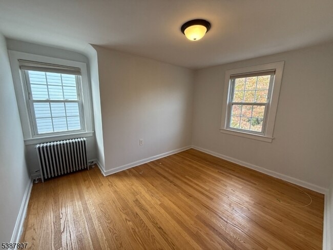 629 3rd St in Lyndhurst, NJ - Building Photo - Building Photo