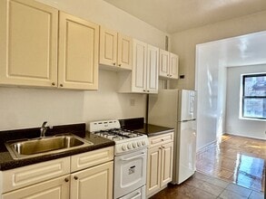 1585 First Avenue in New York, NY - Building Photo - Building Photo