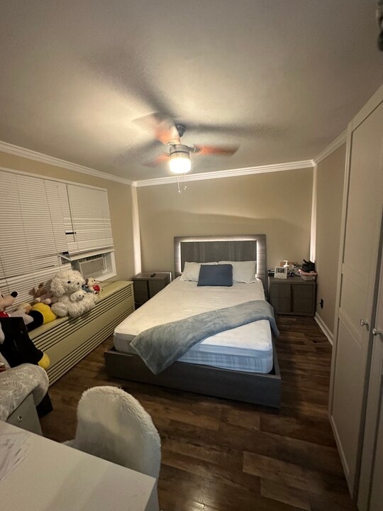 16 Venetian Promenade, Unit Back unit in Lindenhurst, NY - Building Photo