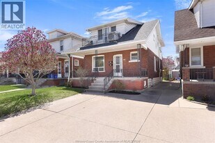 1069 Marentette Ave in Windsor, ON - Building Photo