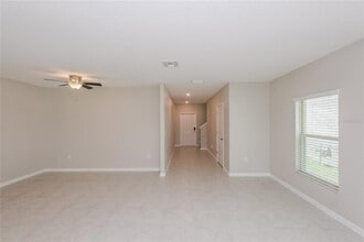 5227 White Chicory Dr in Apollo Beach, FL - Building Photo - Building Photo