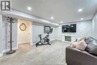 1260 Laurendeau Ave in Windsor, ON - Building Photo - Building Photo