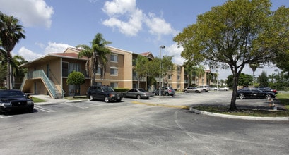 Hidden Cove Apartments in Miami, FL - Building Photo - Building Photo