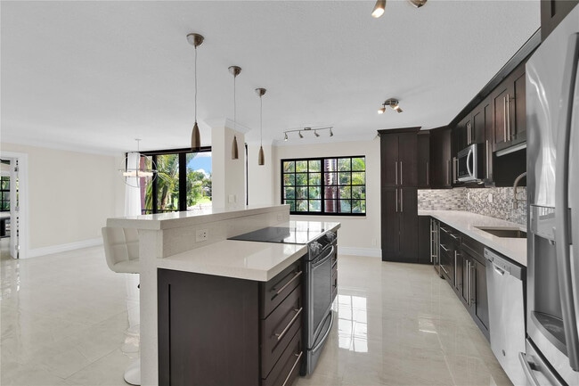 250 E Royal Palm Rd in Boca Raton, FL - Building Photo - Building Photo