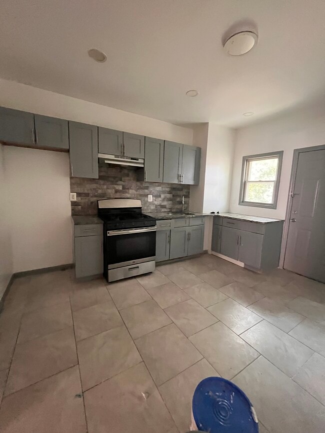 133 Mallory Ave, Unit 1