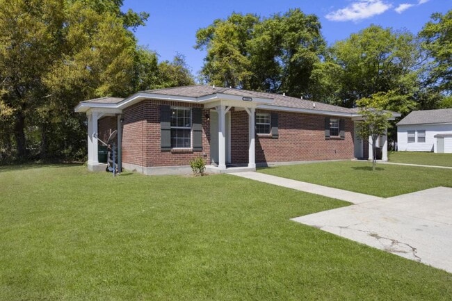 property at 233 Palmetto Ln