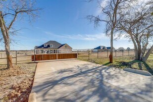 9678 County Rd 505 in Alvarado, TX - Building Photo