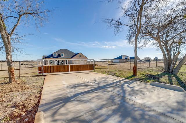 9678 County Rd 505 in Alvarado, TX - Building Photo