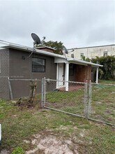 6172 SW 44th St in Davie, FL - Building Photo - Building Photo