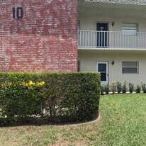 1900 S Kanner Hwy in Stuart, FL - Building Photo