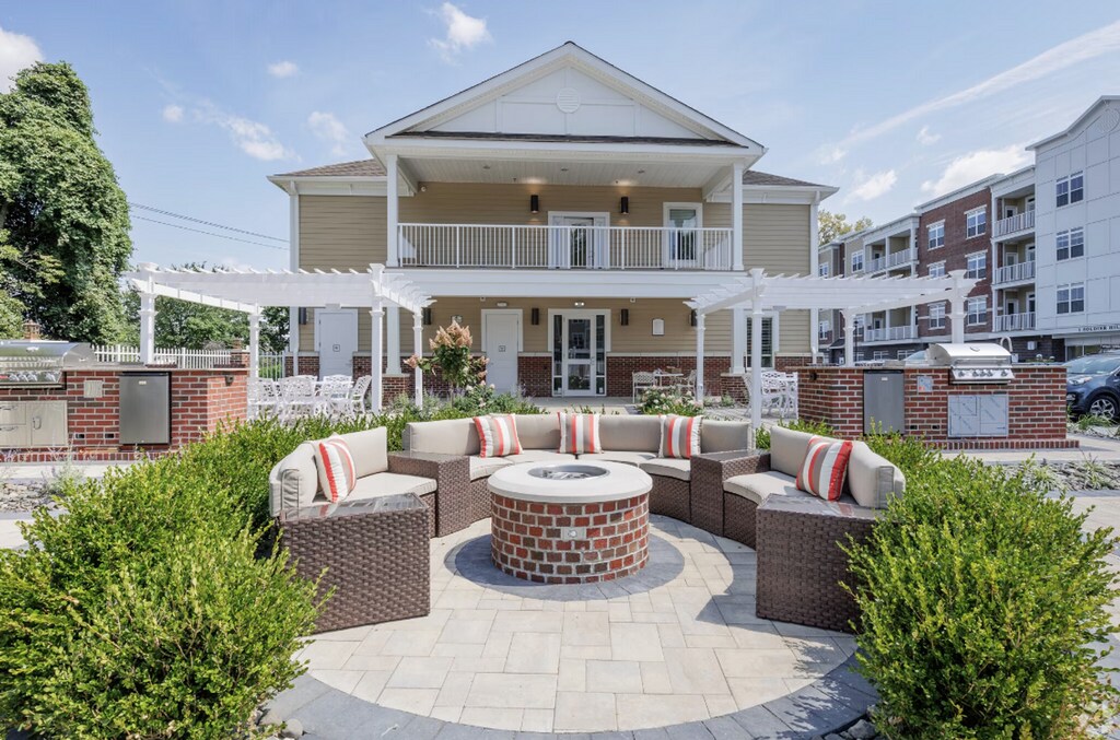 Soldier Hill Commons Apartments in Paramus, NJ