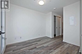 2118 Bloor St W in Toronto, ON - Building Photo - Building Photo