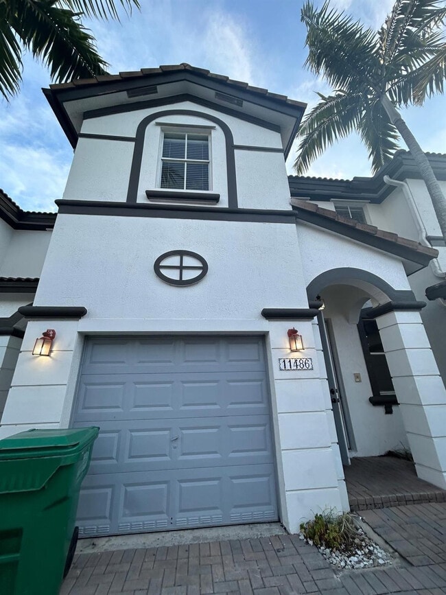 11486 NW 77th St in Doral, FL - Building Photo - Building Photo