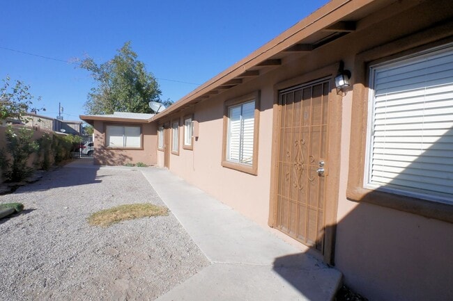 property at 2608 E Mesquite Ave