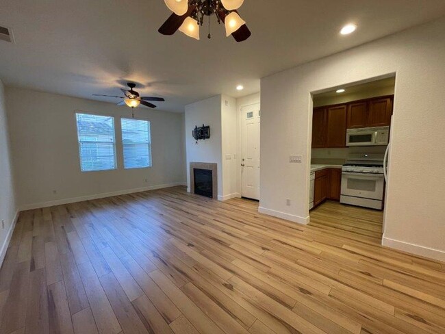 8164 Crystal Walk Cir in Elk Grove, CA - Foto de edificio - Building Photo