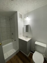 174 N Buhl Farm Dr in Hermitage, PA - Building Photo - Building Photo