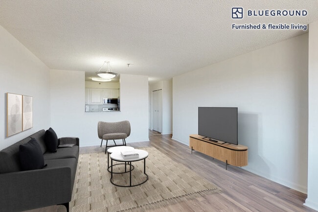 2251 Pimmit Dr in Falls Church, VA - Building Photo - Building Photo