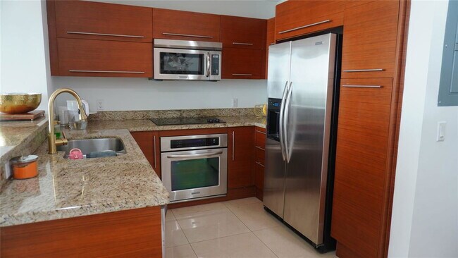 2681 N Flamingo Rd in Pembroke Pines, FL - Foto de edificio - Building Photo