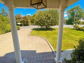106 New Wilmot Rd in Scarsdale, NY - Building Photo - Building Photo
