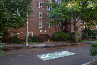 The Wilshire House in Jackson Heights, NY - Building Photo - Building Photo