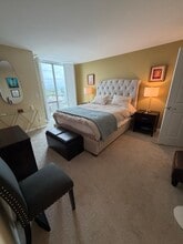 1640 Maple Ave, Unit 1505 in Evanston, IL - Building Photo - Building Photo