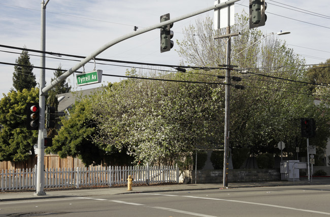 918 W Tennyson Rd in Hayward, CA - Building Photo - Building Photo