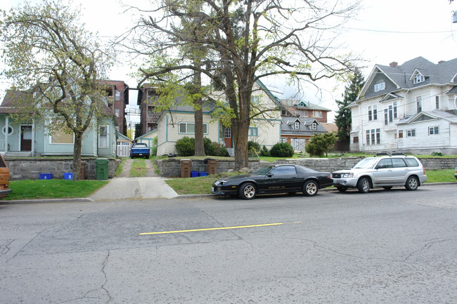 1819 W Riverside Ave in Spokane, WA - Foto de edificio - Building Photo