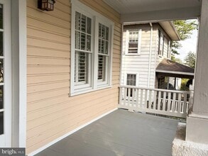 27 W Wyatt Ave in Alexandria, VA - Building Photo - Building Photo