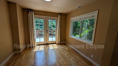 10253 NE 64th St in Kirkland, WA - Building Photo - Building Photo