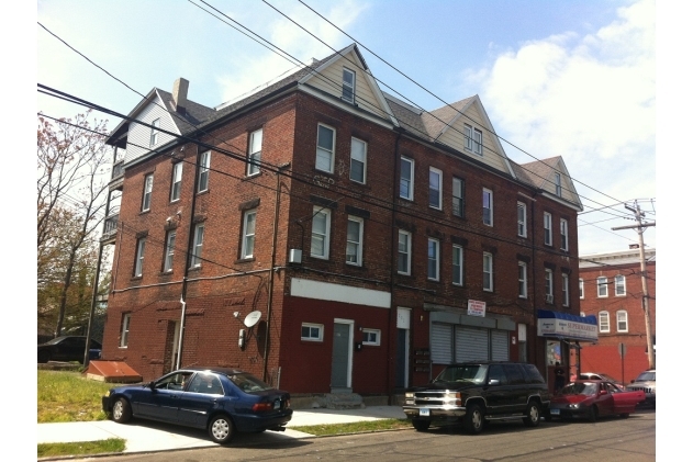 710 Hallett St in Bridgeport, CT - Building Photo