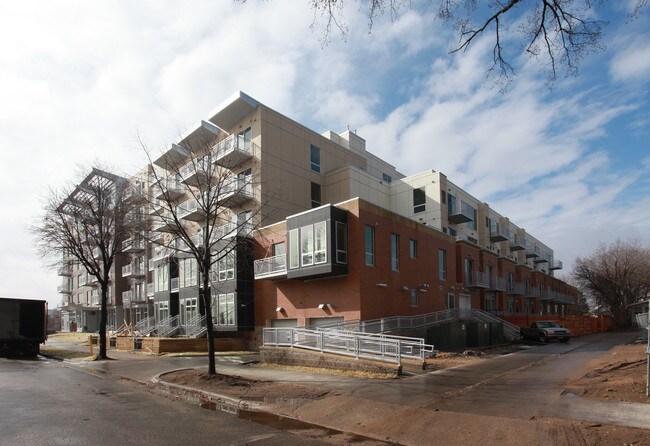 Flux in Minneapolis, MN - Foto de edificio - Building Photo