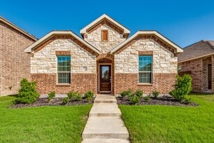 2925 S Griffin Ln in Crandall, TX - Building Photo