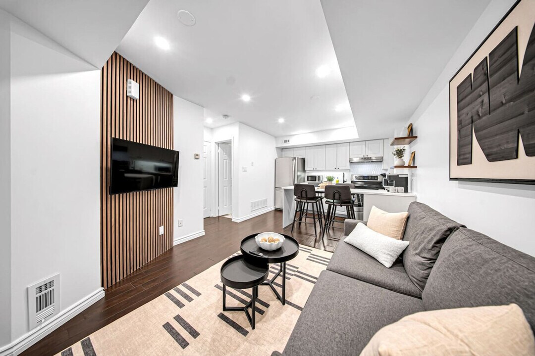 9 Niagara St, Unit SI ID1388908P in Toronto, ON - Building Photo