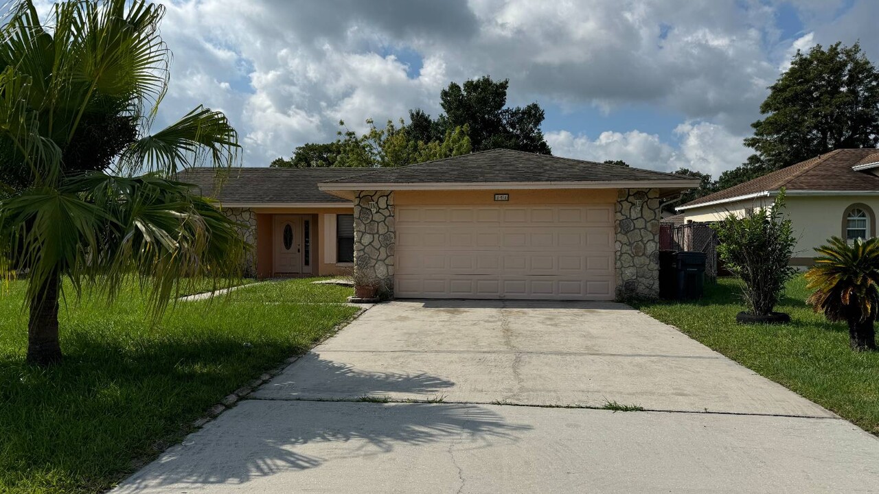 404 Spike Ct in Kissimmee, FL - Building Photo