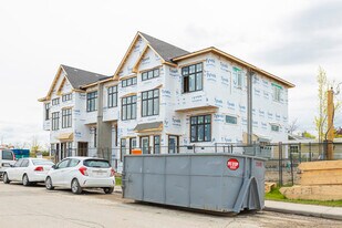 3703 40 St SW in Calgary, AB - Building Photo