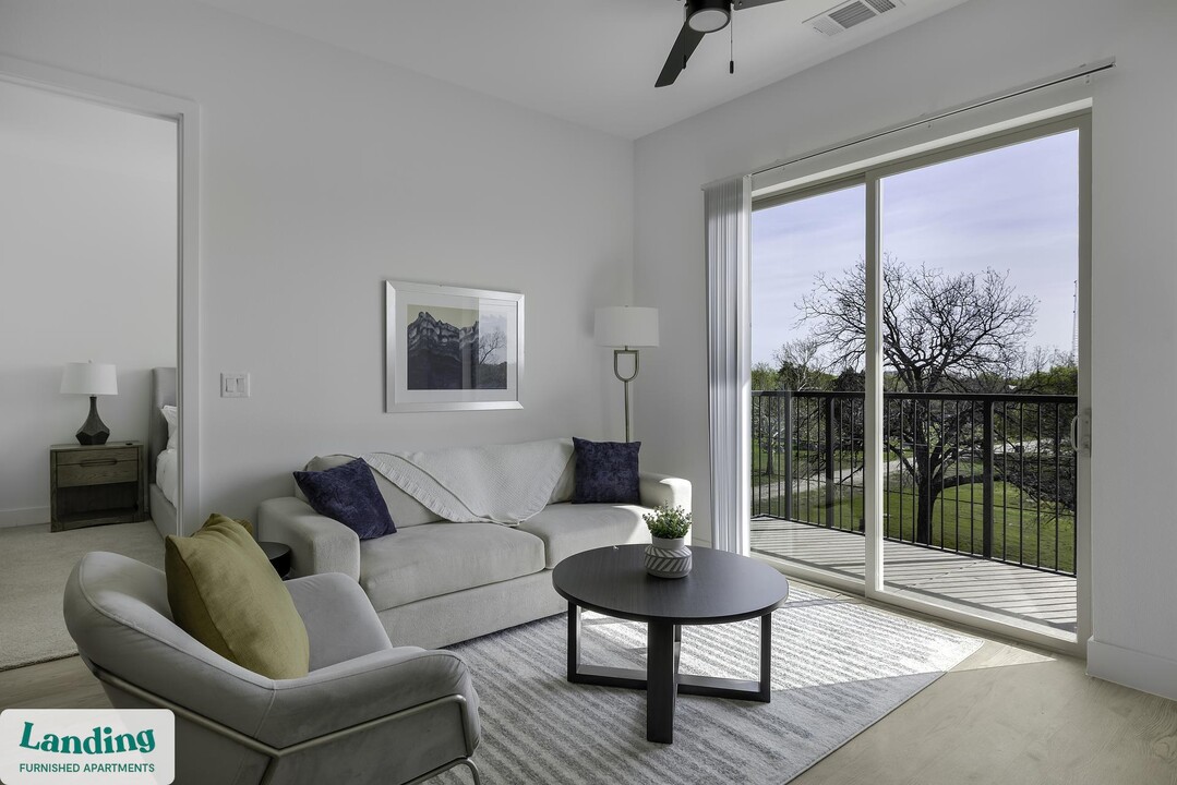 618 E Sycamore St in Denton, TX - Building Photo
