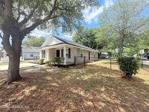 3686 Wood Creek Ln in Jacksonville, FL - Building Photo - Building Photo
