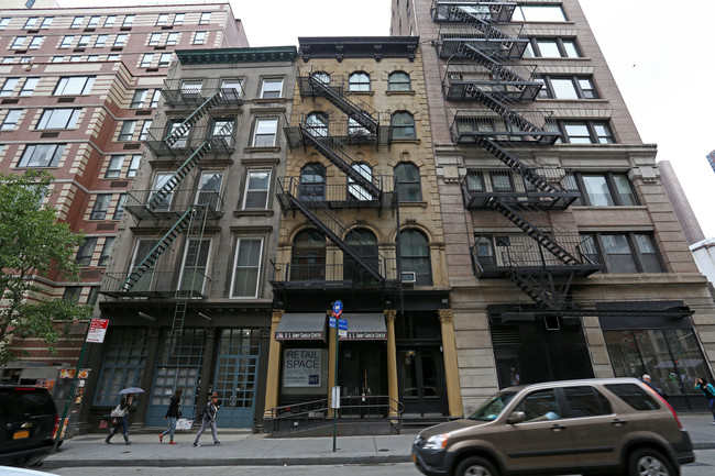 143 Chambers St in New York, NY - Building Photo - Building Photo