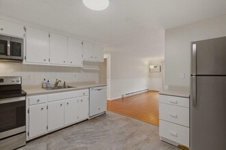 559 Sagamore Ave in Portsmouth, NH - Building Photo - Building Photo