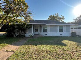 2021 N Crockett St in Sherman, TX - Building Photo
