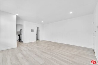 926 N Spaulding Ave in West Hollywood, CA - Foto de edificio - Building Photo