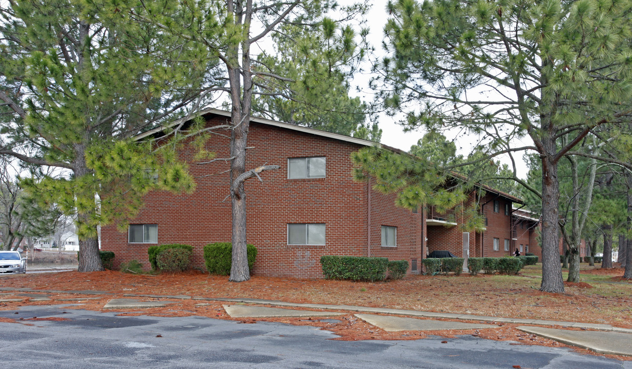 Collinswood Lake Apartments in Portsmouth, VA - Building Photo