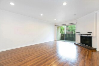 14990 Victory Blvd in Los Angeles, CA - Foto de edificio - Building Photo