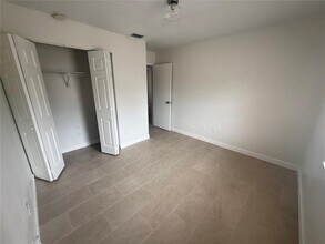 7517 Lakeshore Dr in Tampa, FL - Building Photo - Building Photo