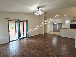 8397 W Benidorm Loop in Tucson, AZ - Foto de edificio - Building Photo