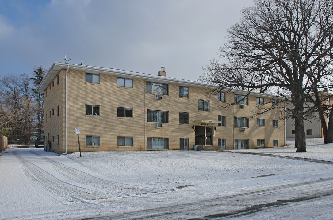 Aspen Court Apartments in Fridley, MN - Building Photo