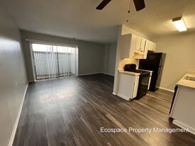 10742 E Exposition Ave in Aurora, CO - Building Photo